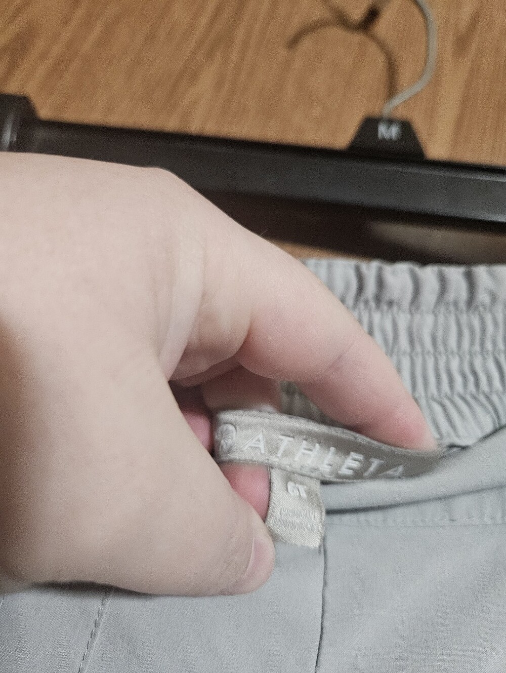 Athleta Chelsea Cargo Utility Joggers Size 6Tall Very Light Gray! - Picture 2 of 9